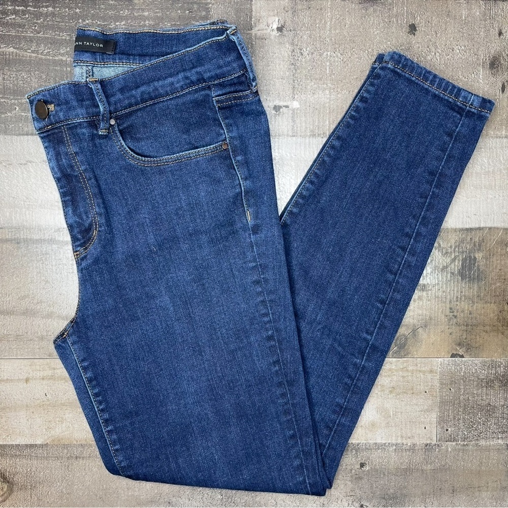 Ann Taylor “The Skinny” Modern Fit Jean size 8